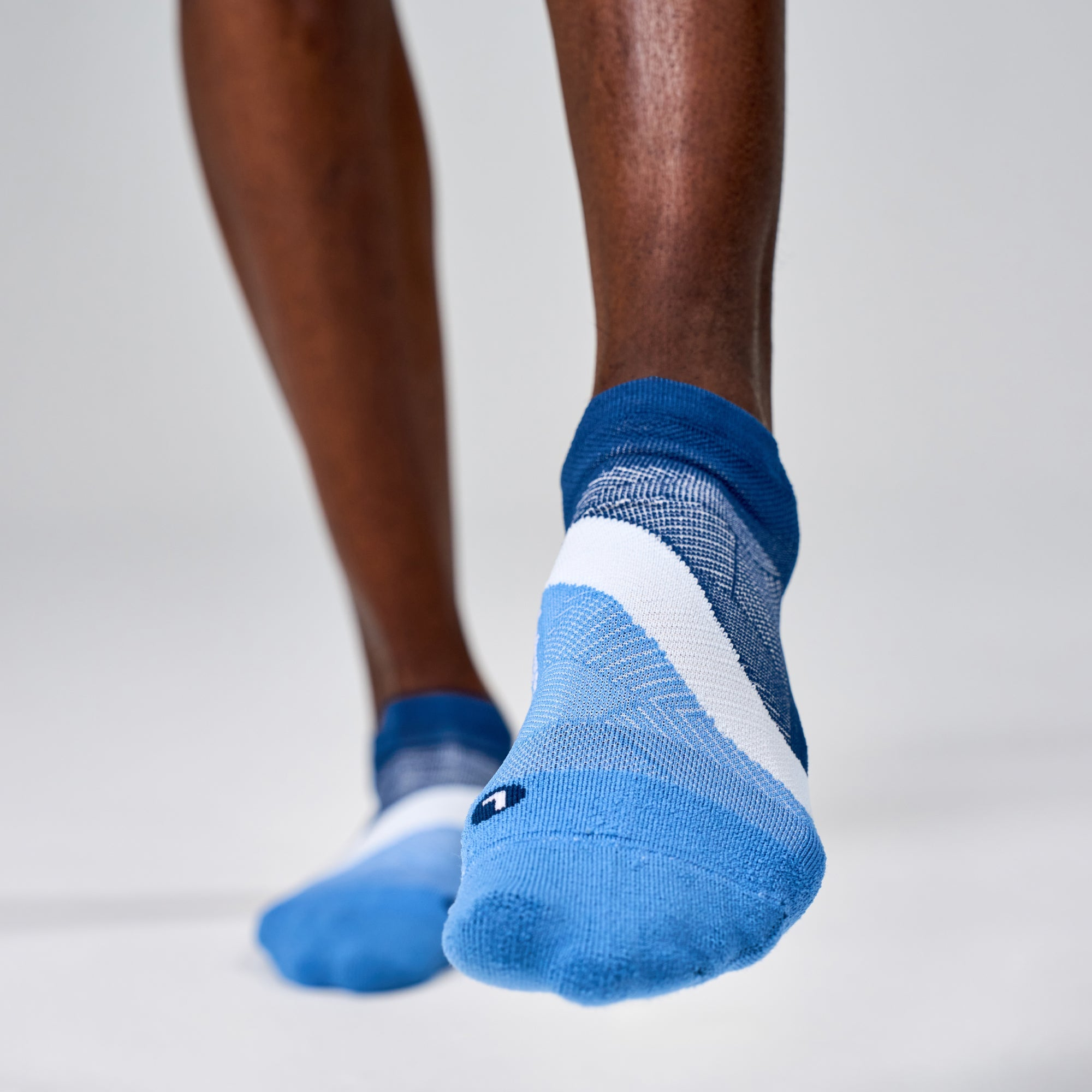 Feetures Active Elite Light Cushion No Show Tab - Arctic Blue