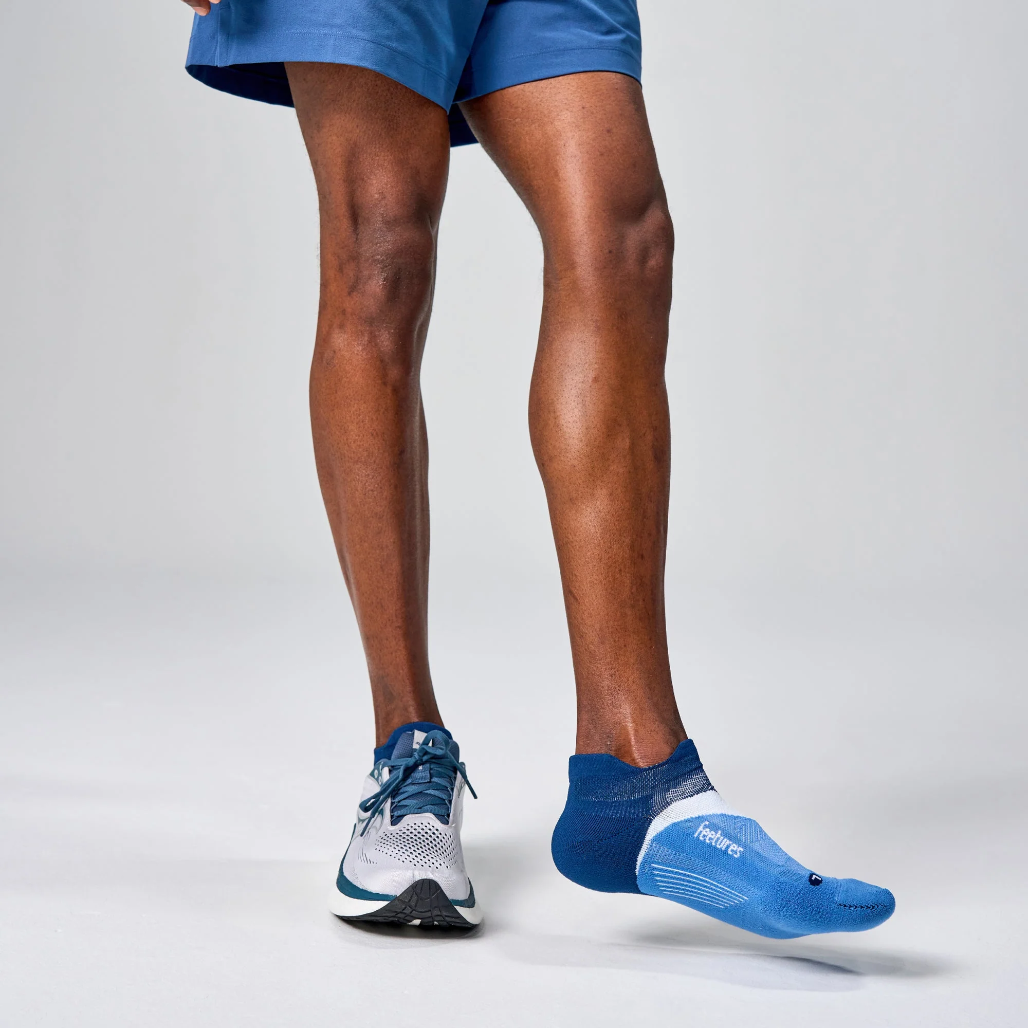 Feetures Active Elite Light Cushion No Show Tab - Arctic Blue
